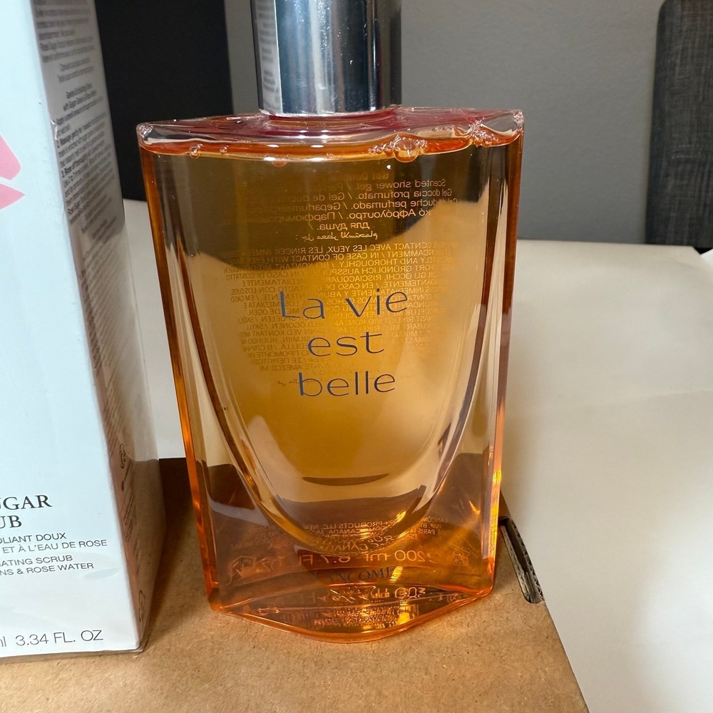 NEW LANCOME La Vie est Belle Shower Gel 6.7oz & Rose Sugar Scrub 3.34 fl oz. - Picture 2 of 7